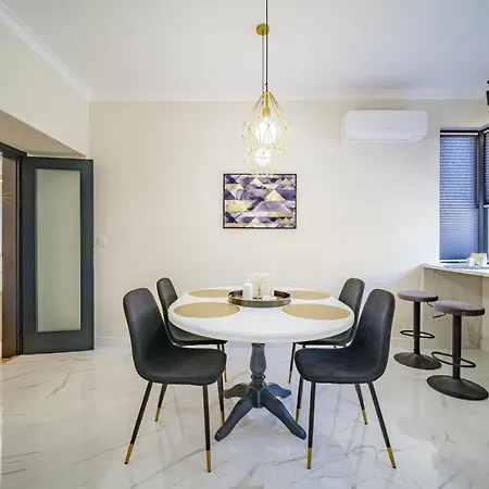 Golden Black Apartman *