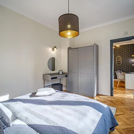Golden Black Apartman