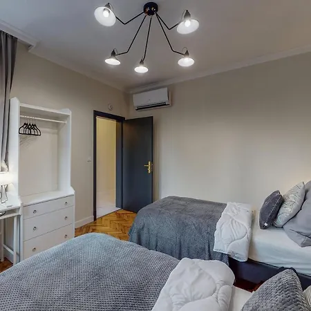 Golden Black Apartman *
